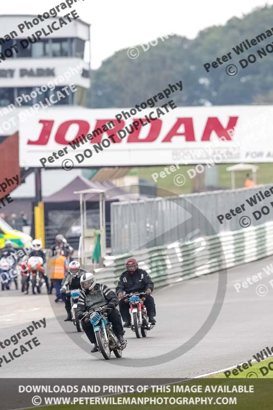 Vintage motorcycle club;eventdigitalimages;mallory park;mallory park trackday photographs;no limits trackdays;peter wileman photography;trackday digital images;trackday photos;vmcc festival 1000 bikes photographs